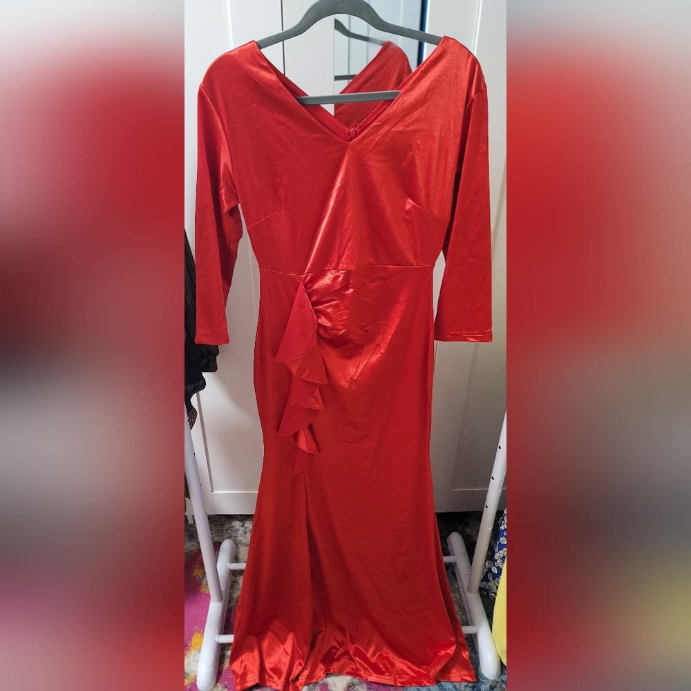 Red Gown/Dress, satin polyblend, very flattering, XL.